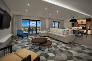 Water View - 2 Bedroom Suite - Club Level | Oleskelualue | Televisio