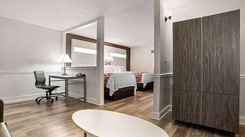 Sviitti, 2 parisÀnkyÀ, tupakointi kielletty | 1 makuuhuone, pillowtop-patjalliset sÀngyt, työpöytÀ