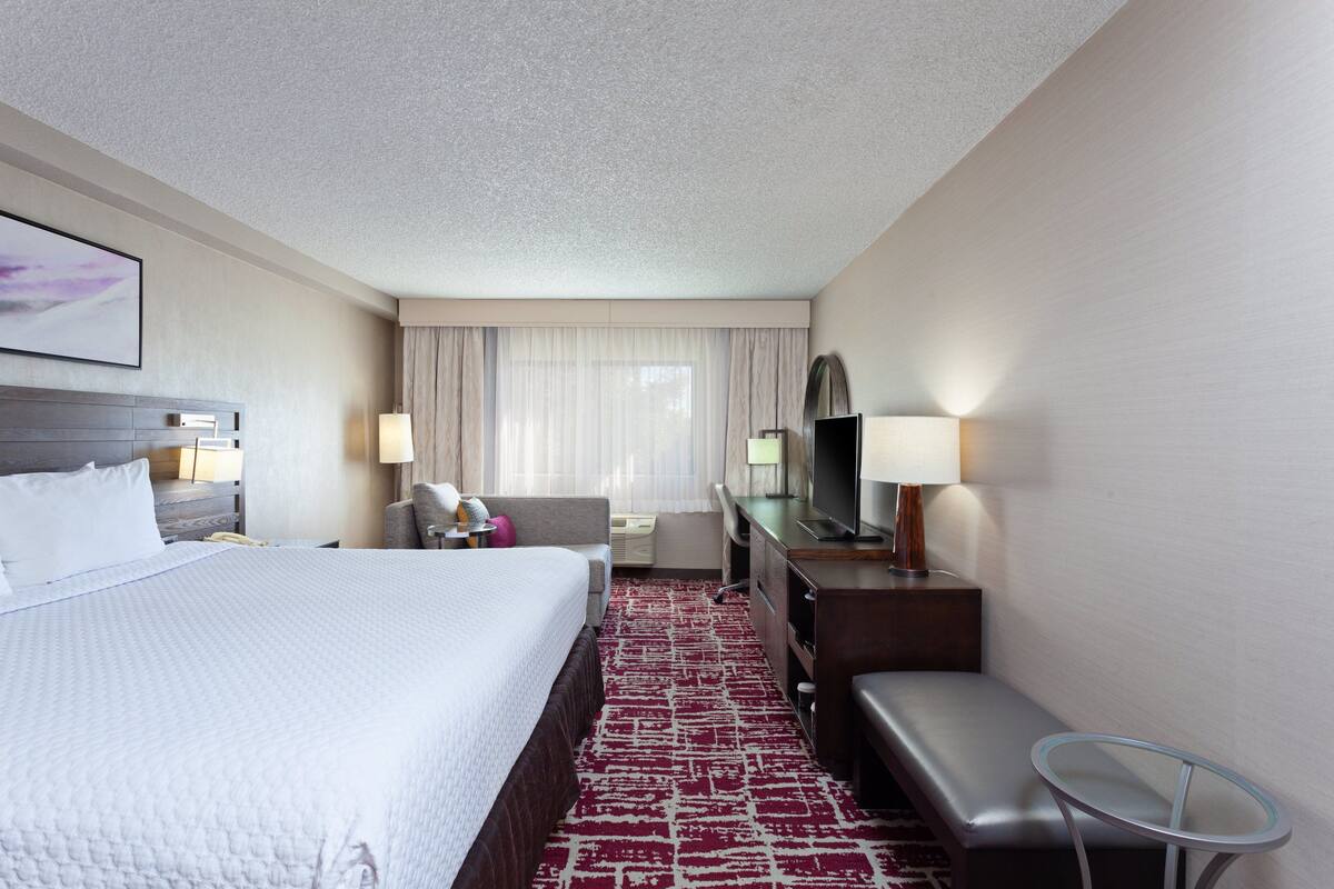 In-room safe, desk, iron/ironing board, free cots/infant beds