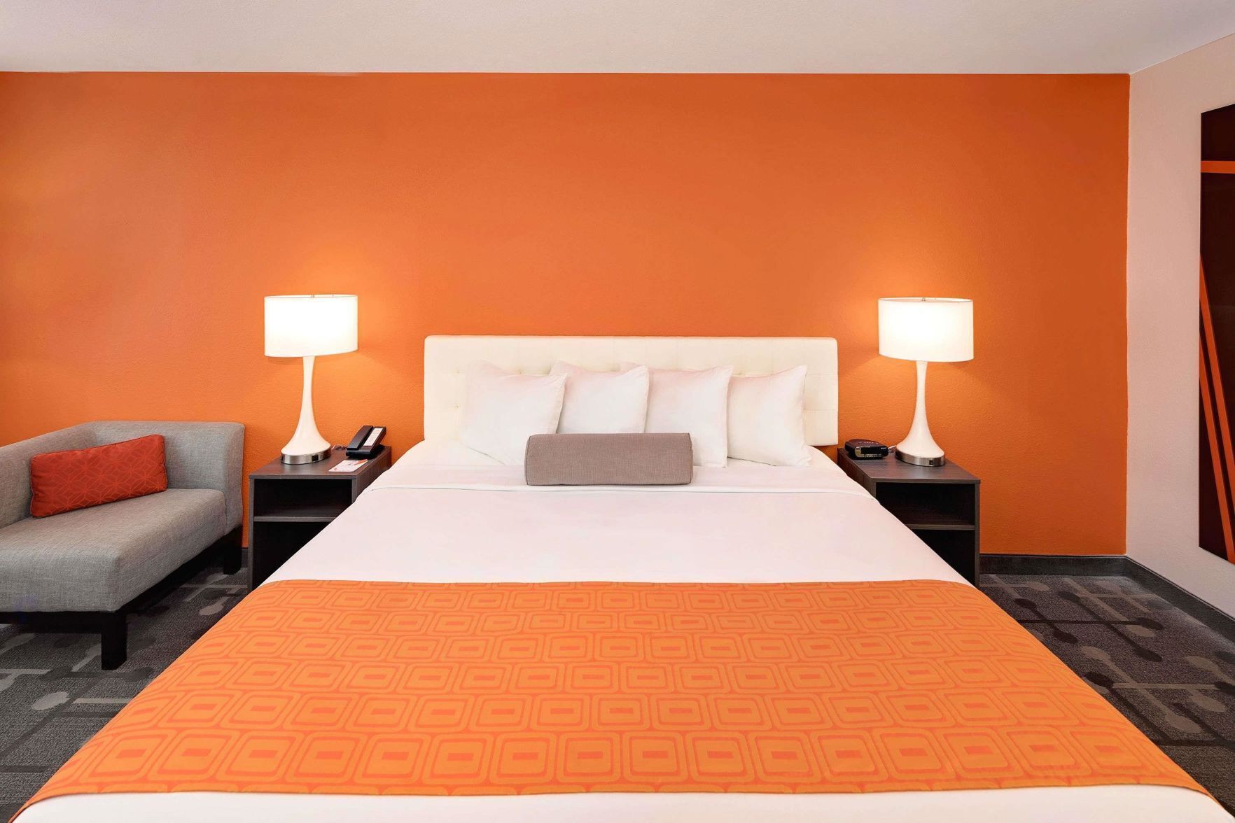 1 bedroom, desk, blackout drapes, soundproofing