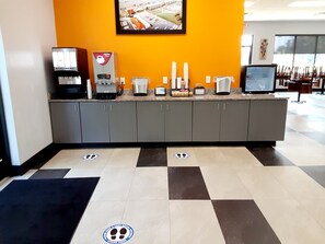 Free daily continental breakfast - Howard Johnson by Wyndham Florence (Florence)