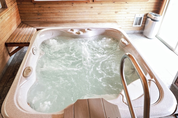 Indoor spa tub
