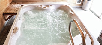 RiverTree Inn & Suites