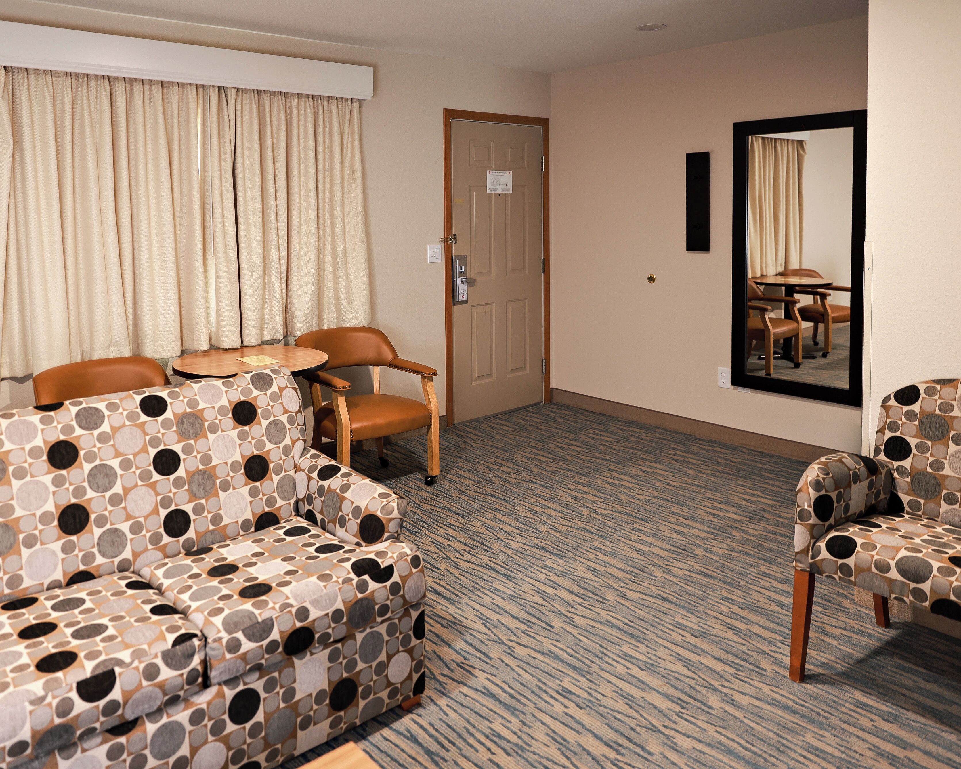 Suite | Living area | 32-inch TV with cable channels