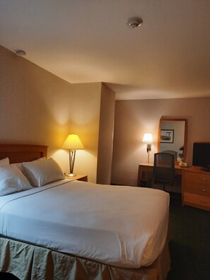 1 bedroom, desk, laptop workspace, blackout drapes