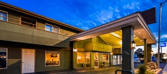 RiverTree Inn & Suites