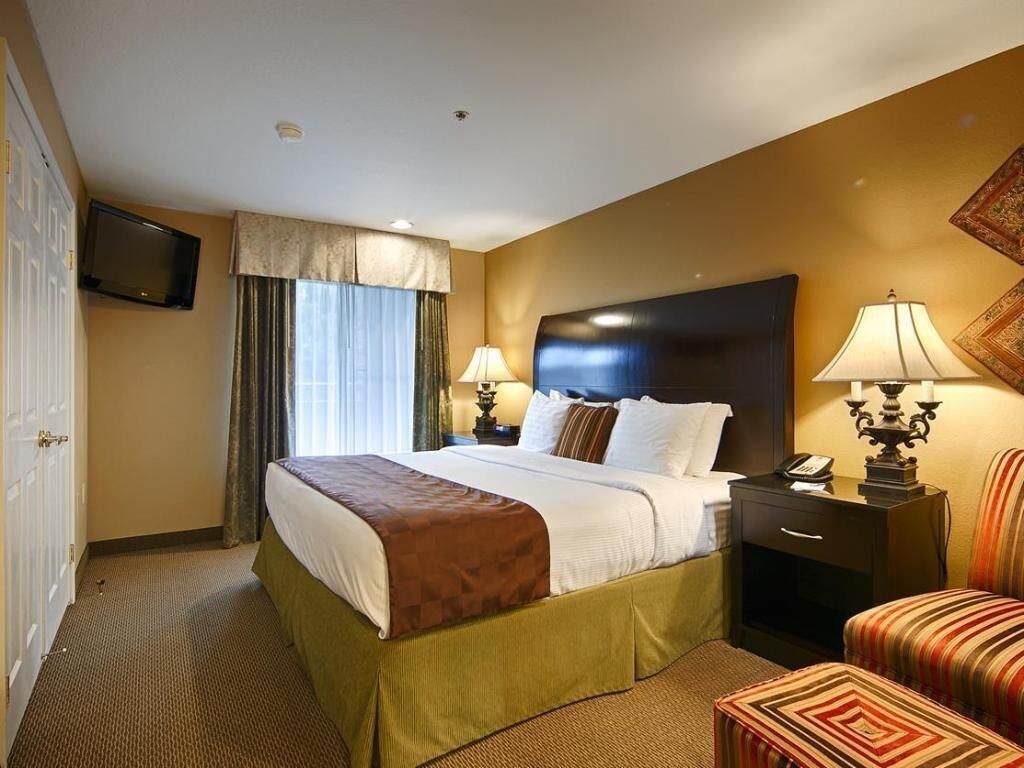 In-room safe, desk, blackout drapes, iron/ironing board