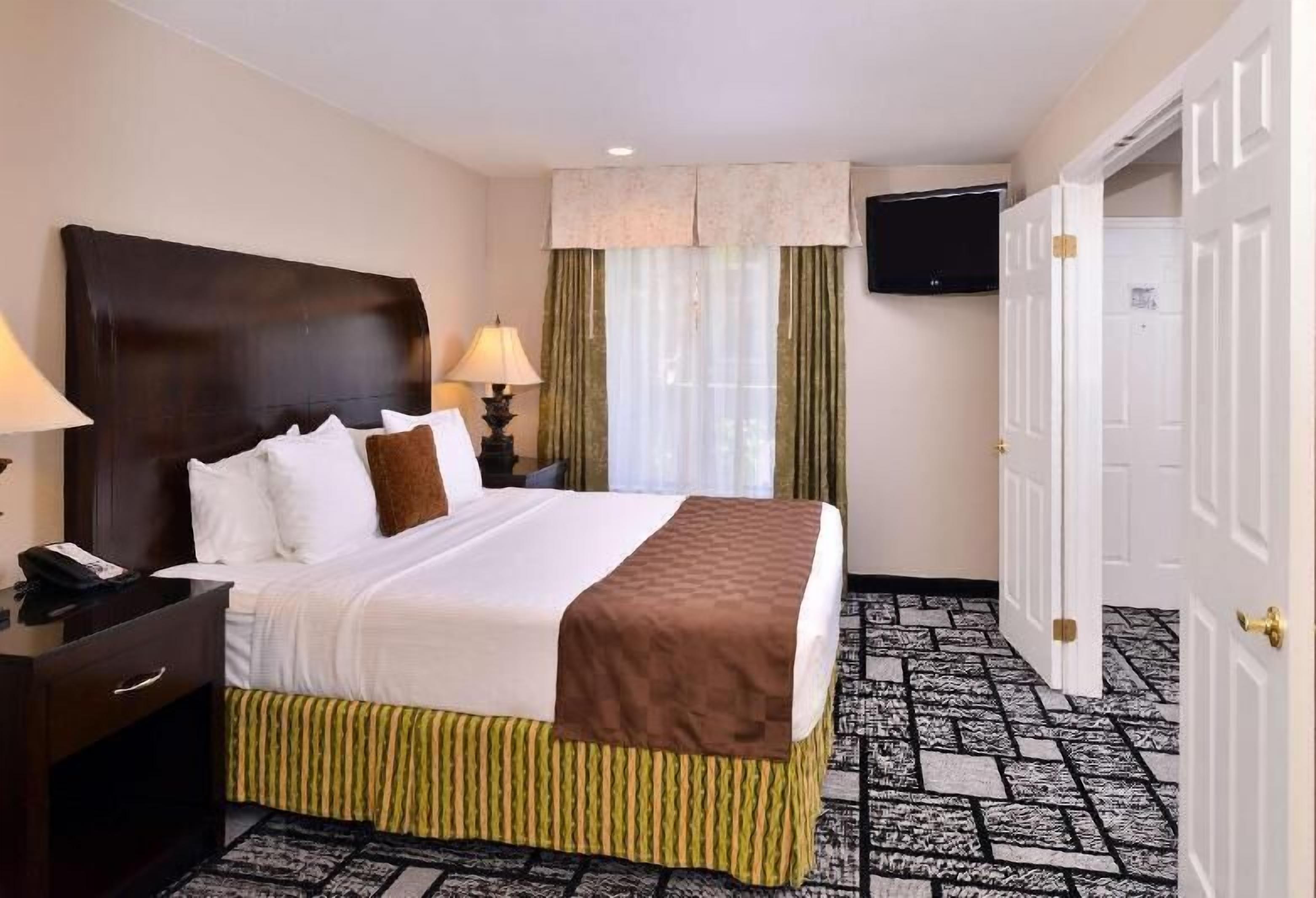 In-room safe, desk, blackout drapes, iron/ironing board