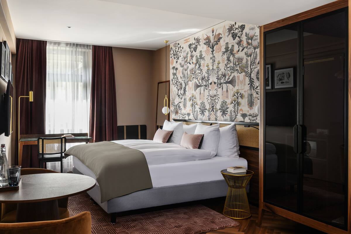 superior double room, kitchenette | premium bedding, down duvets, select comfort beds, minibar