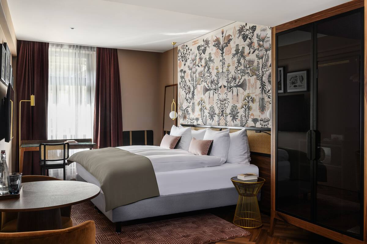 Superior Double Room, Kitchenette | Premium bedding, down duvets, Select Comfort beds, minibar