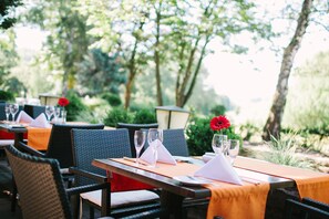 Breakfast, lunch, dinner served; international cuisine, garden views 