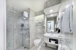 Hair dryer, bathrobes, towels - relexa Waldhotel Schatten (Stuttgart)