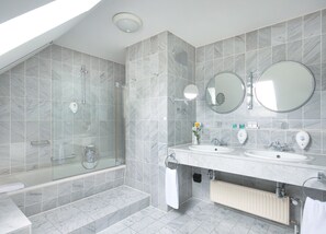 Hair dryer, bathrobes, towels - relexa Waldhotel Schatten (Stuttgart)