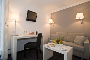 Superior Double Room | Living room | Flat-screen TV - relexa Waldhotel Schatten (Stuttgart)