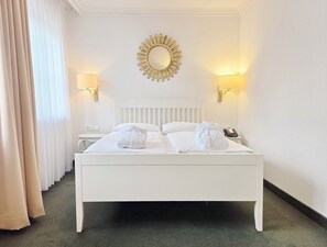 Economy Double Room | Hypo-allergenic bedding, in-room safe, individually decorated