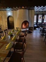 Se sirven desayunos y cocina internacional, con vista al jardín 