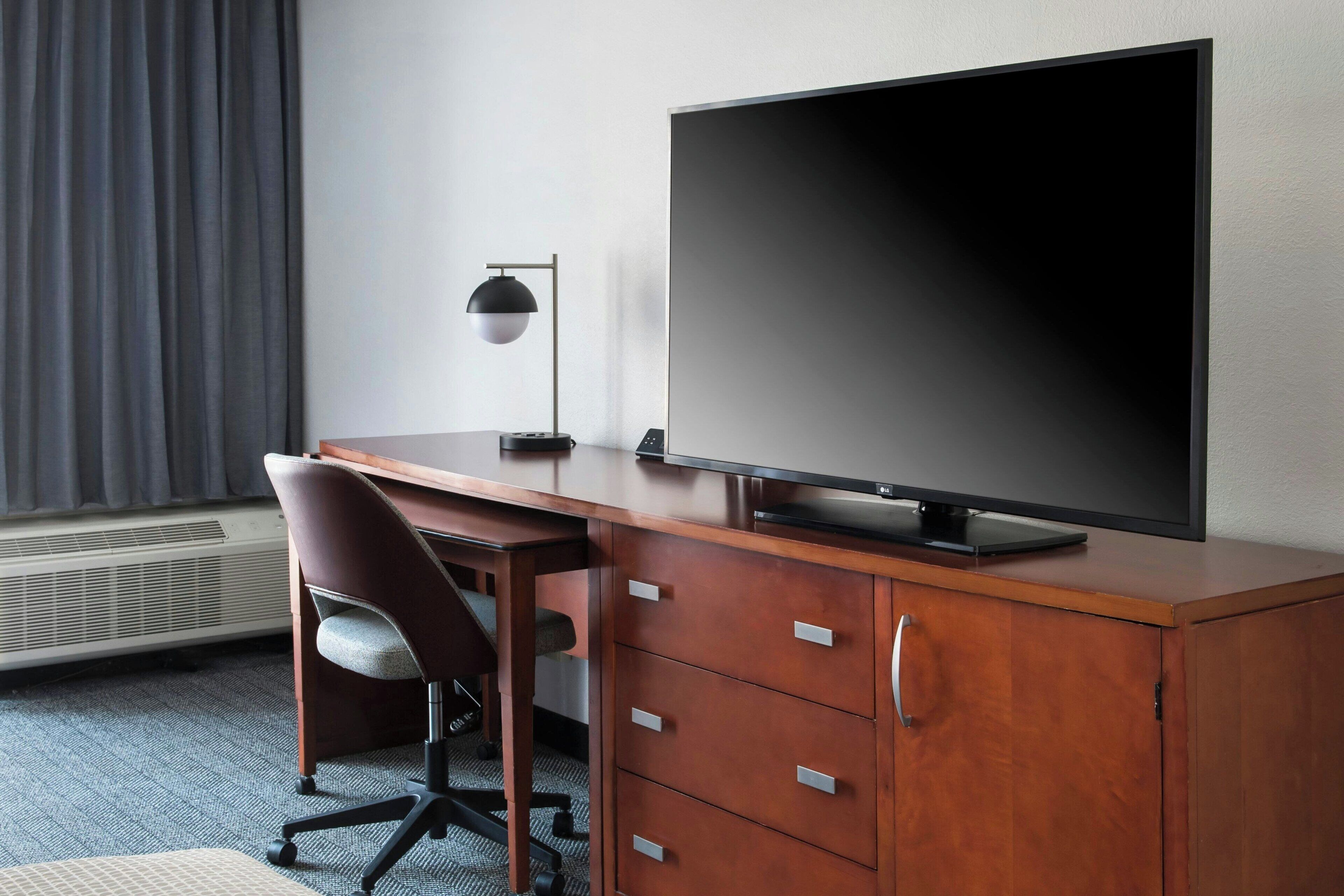 1 bedroom, individually decorated, individually furnished, desk