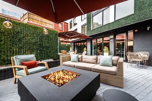 Breakfast, dinner served; Italian cuisine, alfresco dining