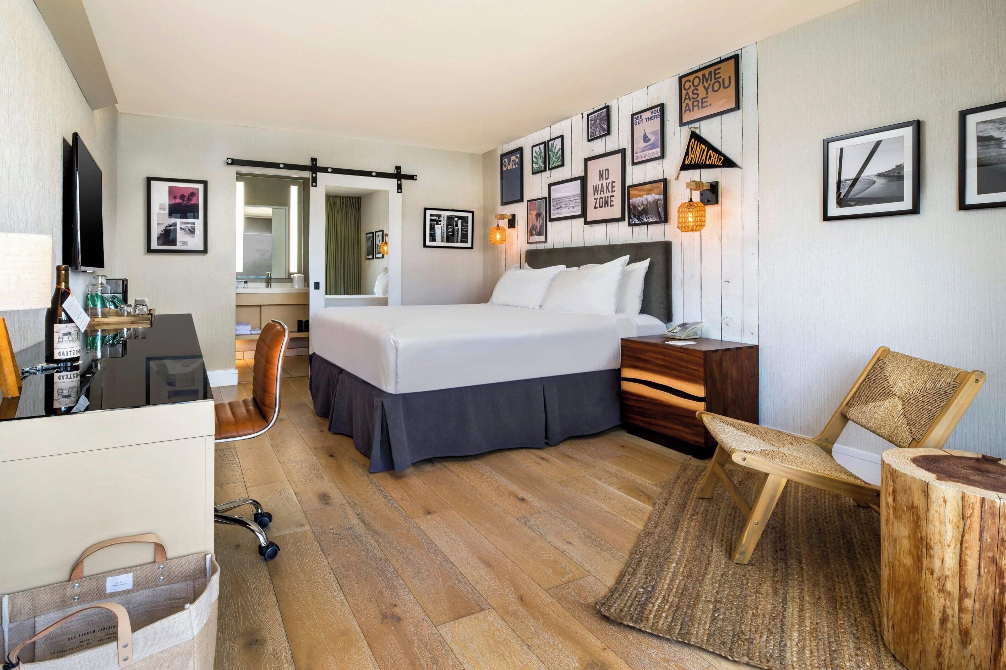 1 King Bed, Pool View | Pool | Outdoor pool, open 8:00 AM to 10:00 PM, cabanas (surcharge)