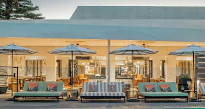 Hotel Paradox, Autograph Collection