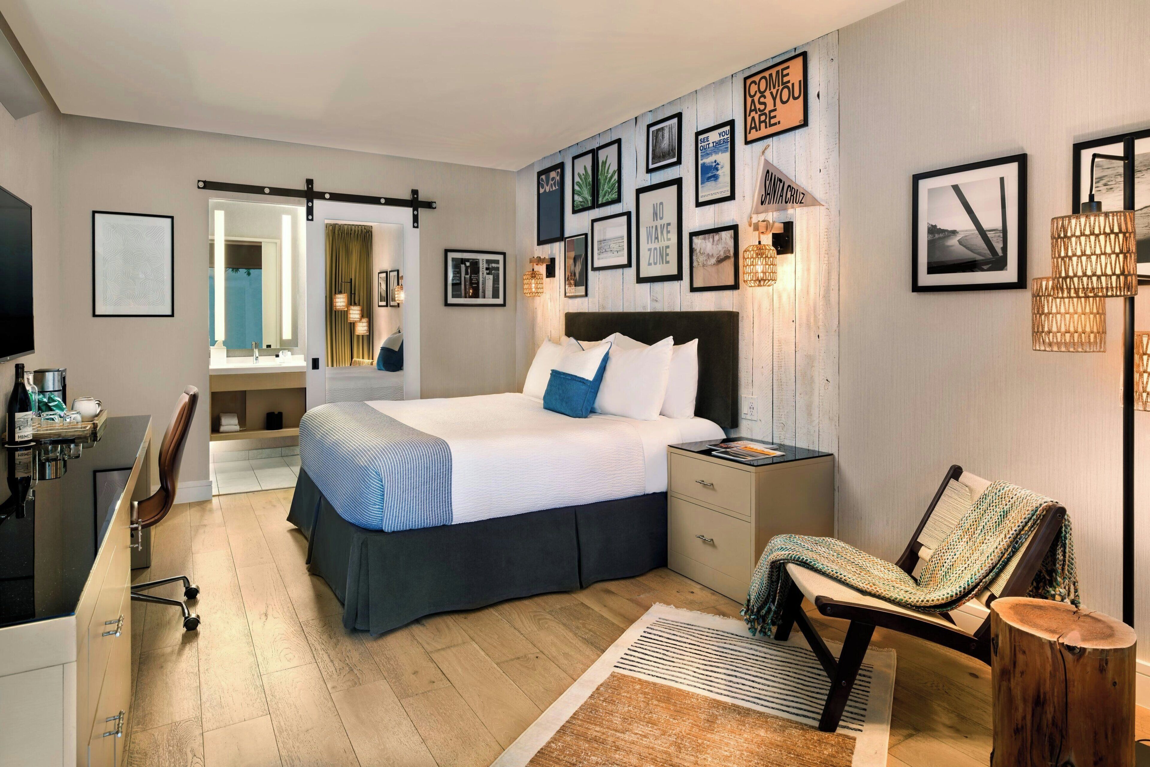 Room, 1 King Bed, Non Smoking, Patio | Hypo-allergenic bedding, down comforters, in-room safe, desk