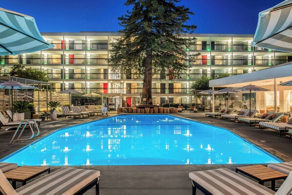Outdoor pool, open 8:00 AM to 10:00 PM, pool cabanas (surcharge)