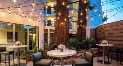 Hotel Paradox, Autograph Collection