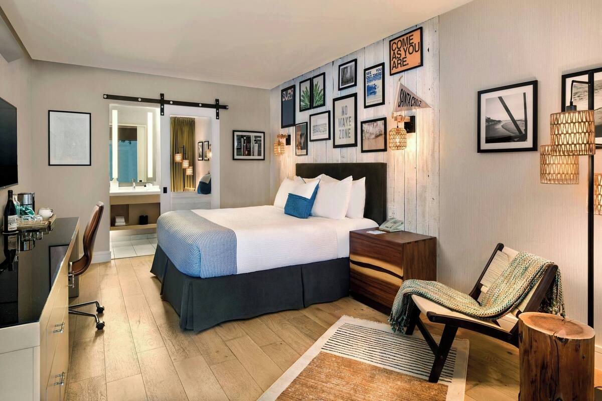 Room, 1 King Bed, Non Smoking, Patio