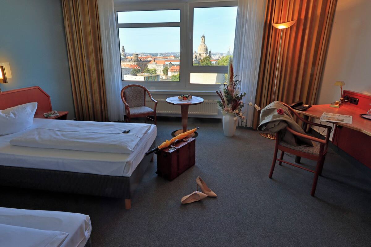 Standard Twin Room | Premium bedding, desk, laptop workspace, blackout drapes