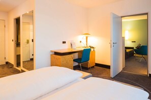 Premium bedding, in-room safe, desk, laptop workspace