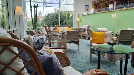 Lobby sitting area. Hotel Am Terrassenufer