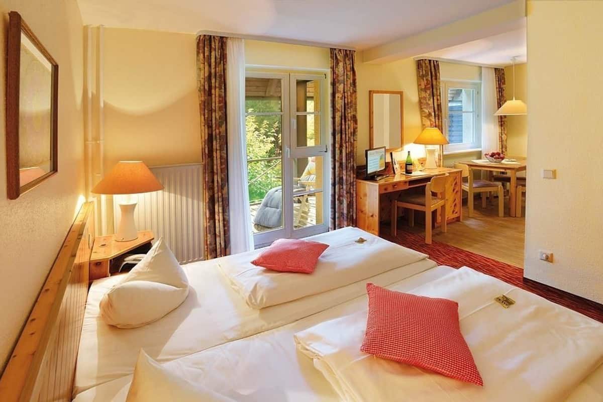 Double Room | Hypo-allergenic bedding, desk, laptop workspace, blackout curtains
