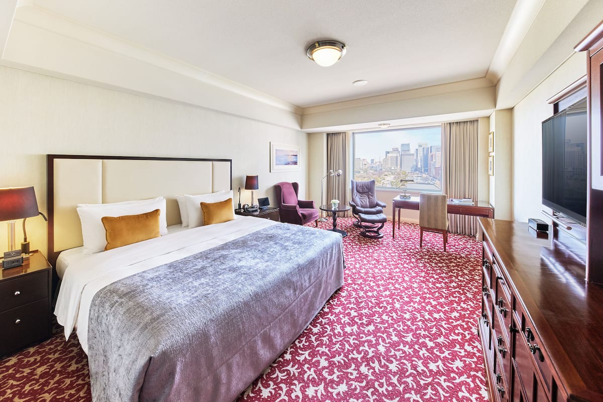 1 bedroom, premium bedding, down comforters, in-room safe