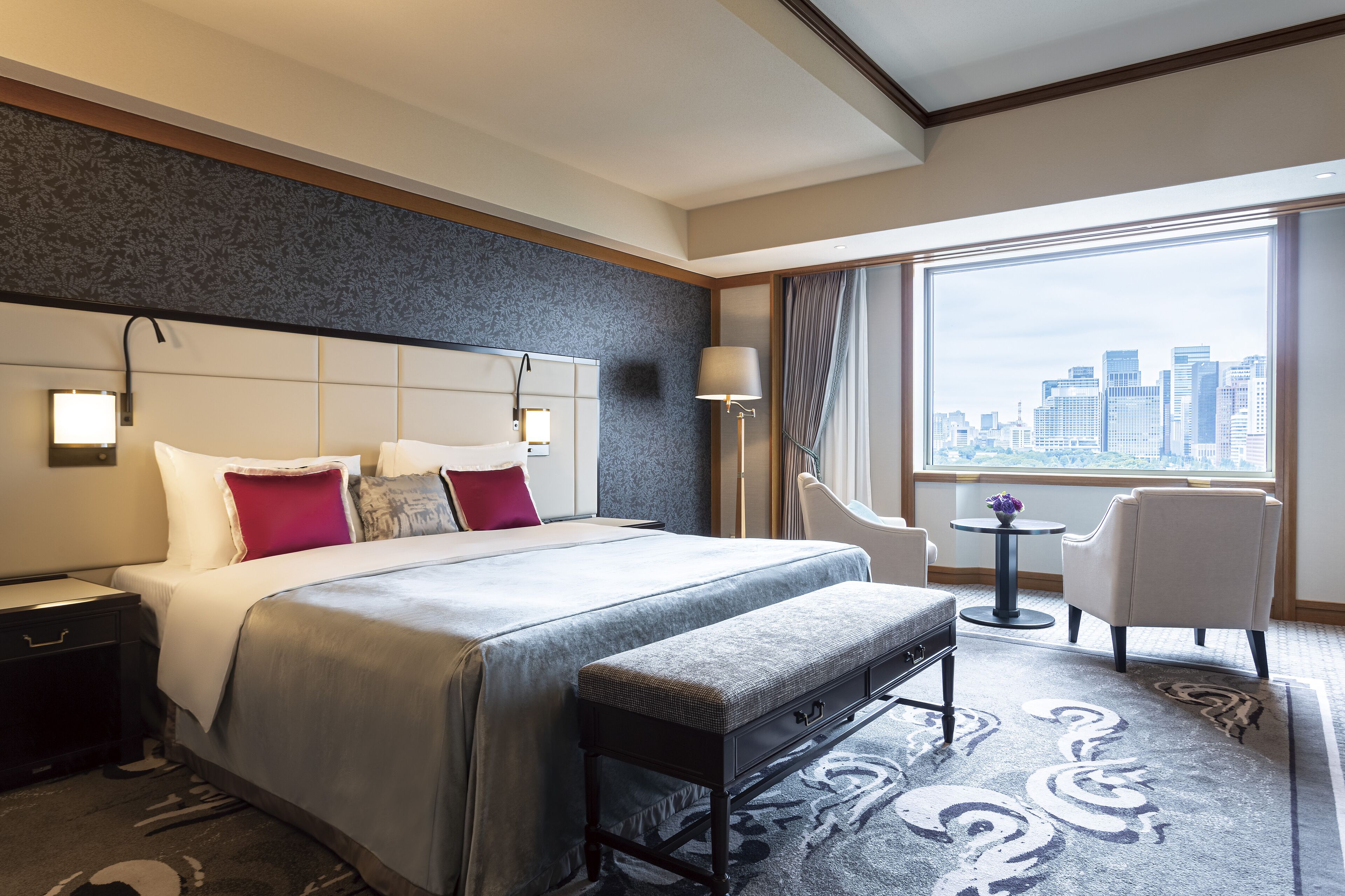 Suíte, 1 cama King, vista para o parque, no canto (Main Building) | 1 quarto, roupas de cama premium, edredons de pluma, cofres nos quartos