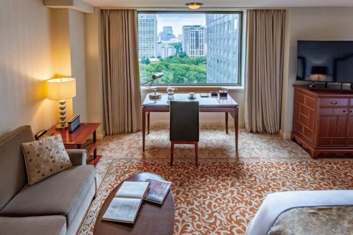 1 bedroom, premium bedding, down comforters, in-room safe