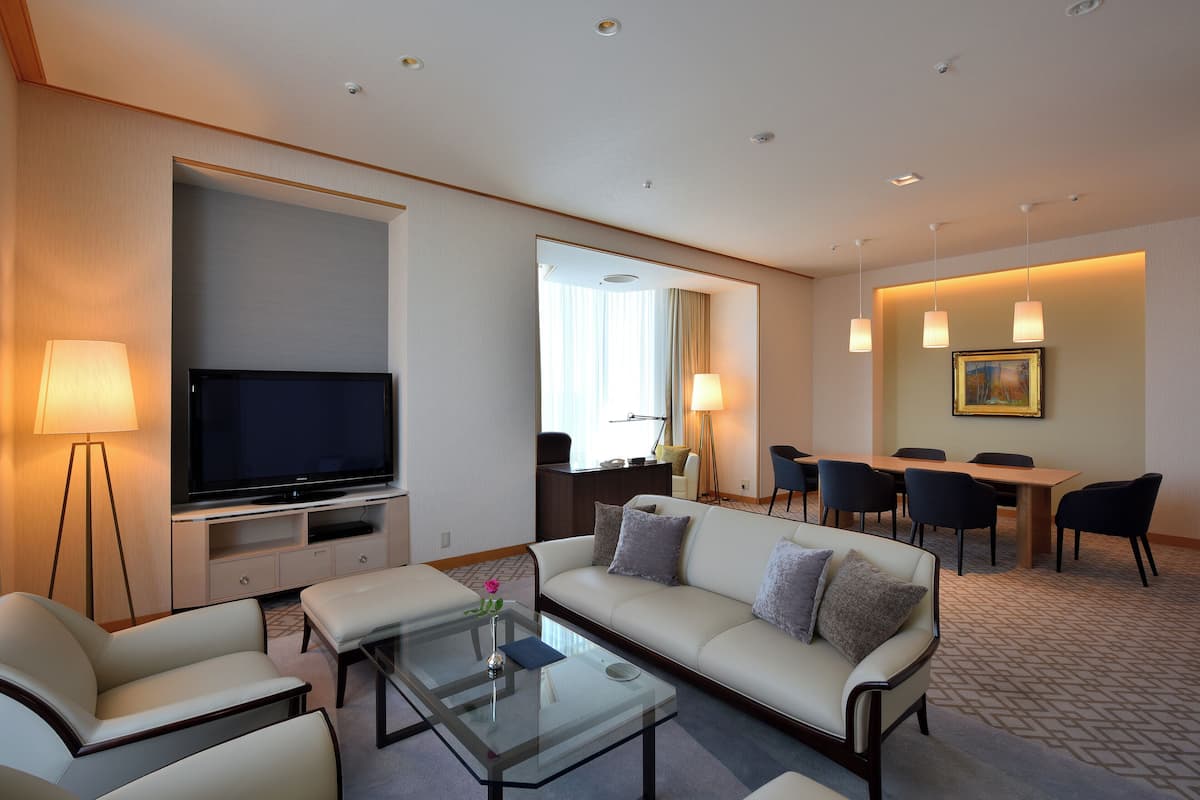 1 bedroom, premium bedding, down comforters, in-room safe