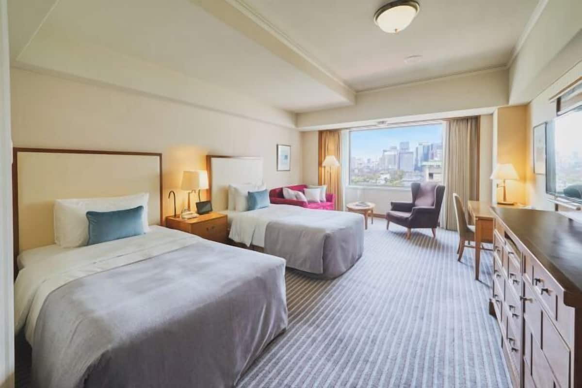 1 bedroom, premium bedding, down comforters, in-room safe