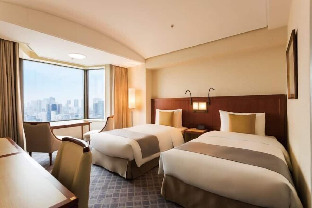 1 bedroom, premium bedding, down comforters, in-room safe