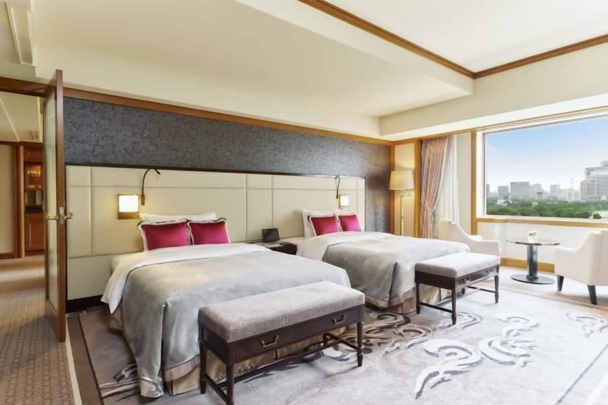 1 bedroom, premium bedding, down comforters, in-room safe