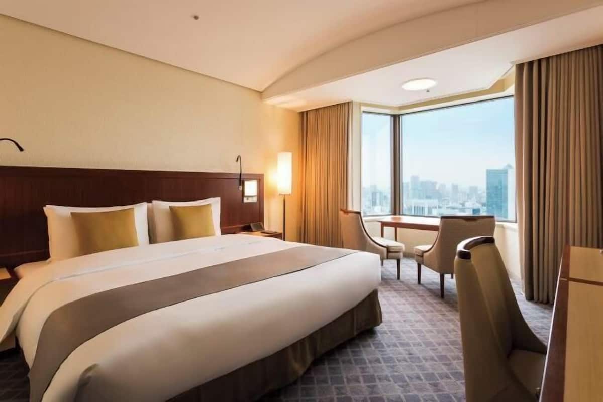 1 bedroom, premium bedding, down comforters, in-room safe