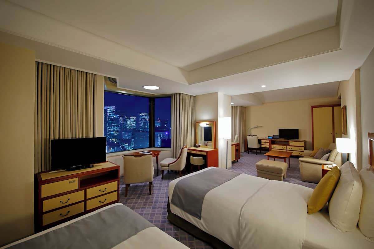 1 bedroom, premium bedding, down comforters, in-room safe