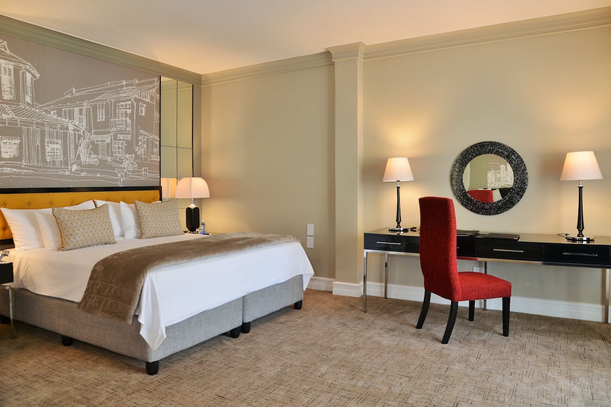 Suite, 1 Bedroom | In-room safe, individually furnished, desk, laptop workspace