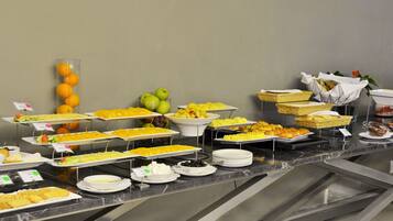 Daily buffet breakfast (ZAR 195 per person)