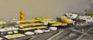 Sarapan prasmanan setiap hari (ZAR 195 per orang)