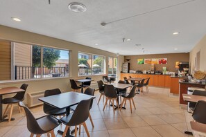 Free daily continental breakfast