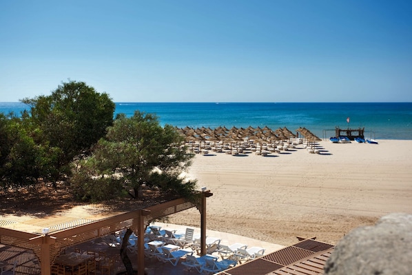 Playa privada, ski acuático, windsurf y bar en la playa 