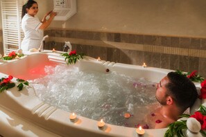 Sauna, Whirlpool, Dampfbad, Türkisches Bad/Hamam, Körperbehandlungen