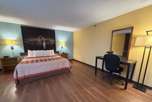 Suite estudio Deluxe, 1 cama de matrimonio grande, no fumadores | Colchones con acolchado adicional, caja fuerte, escritorio