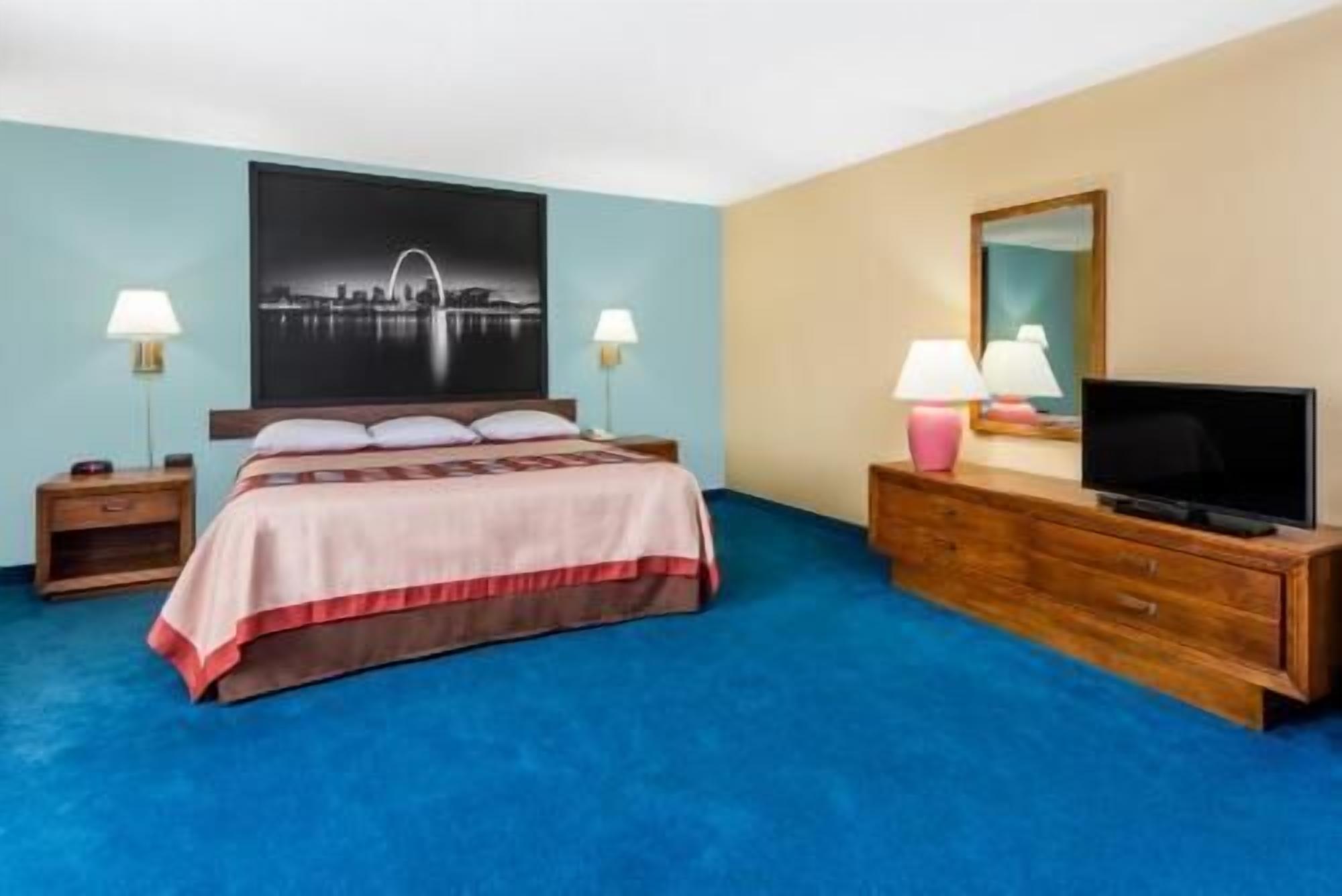 Pillowtop beds, in-room safe, desk, laptop workspace