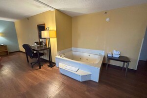 Colchones con pillow-top y caja de seguridad en la habitación 